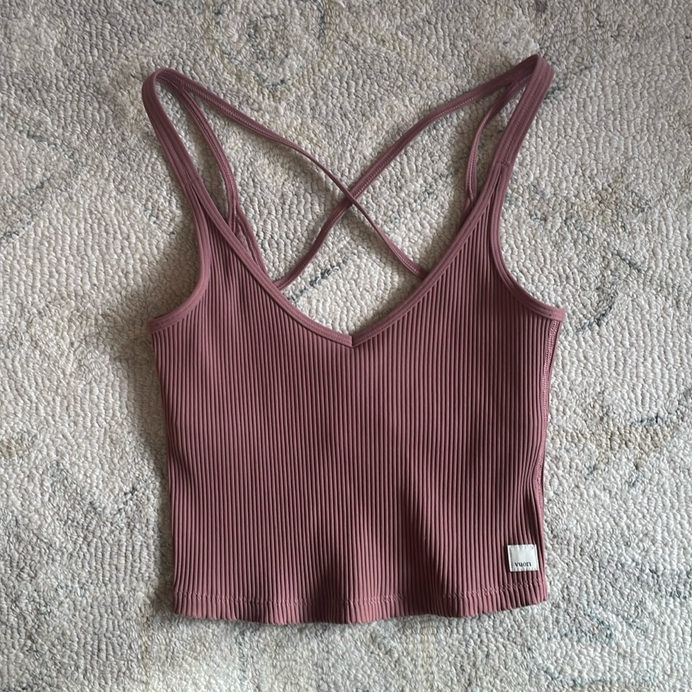 Vuori Women’s Rib Crop Tank Cropped Athletic Top Color Marsala Pink extra small